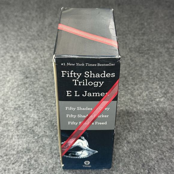 Fifty Shades of Grey Box set Of (3) Paperback First Edition (2012) Very Good - Picture 4 of 14